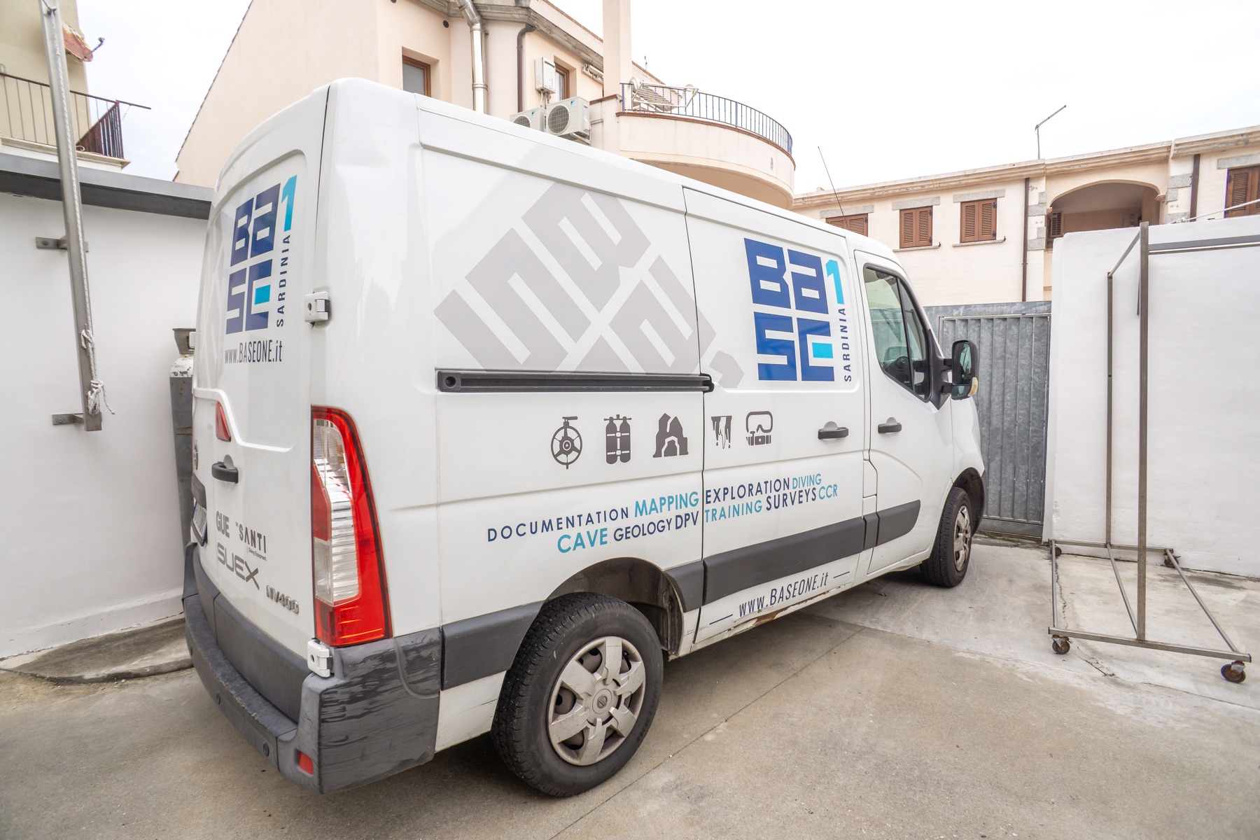 Base One support van